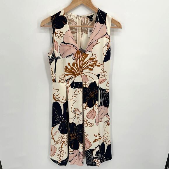NWT Ann Taylor Pleated Floral V Neck Dress // 0 - Picture 1 of 9